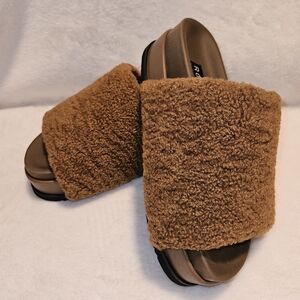 ROAM Tan Fuzzy Slide Sandals
